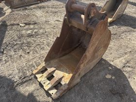 Image of a used Bucket 80mm Pin (18 - 26 Ton Excavator) 30 Inches