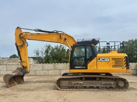 Image of a used JCB 220X L 4F