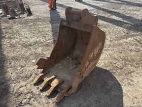 Image of a used Bucket 3.5ft (13-16Ton excavator) 42 Inch