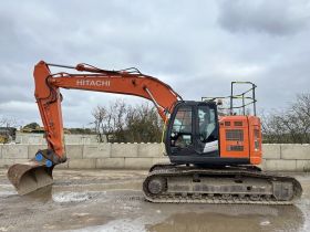 Image of a used Hitachi ZX225USLC-6