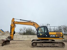 Image of a used JCB JS220 LC