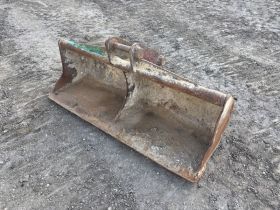 Image of a used Bucket 45mm Pin ( 5 - 8 Ton Excavator) 60 Inch