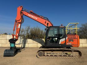 Image of a used Hitachi ZX130LCN-7 New Hydraulic rotating selector grab Included!