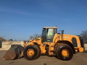 Image of a used Hyundai HL960