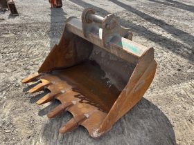 Image of a used Bucket 80mm Pin (18 - 26 Ton Excavator) 60 Inch