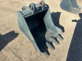 Image of a used Hyundai 55mm Pin Digging Bucket 32 INCH