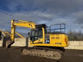 Image of a used Komatsu PC210LC-10