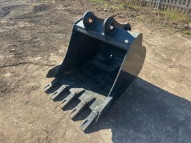 Image of a used Hyundai 65mm Pin Digging Bucket 44 INCH