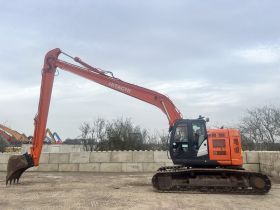 Image of a used Hitachi ZX225USLC-6 LONG REACH