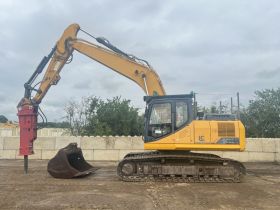 Image of a used Liugong CLG 922E Bucket and Breaker included