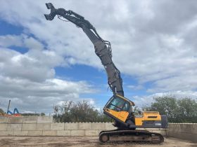Image of a used Volvo EC300DL HRD Hydraulic rotating selector grab Included!