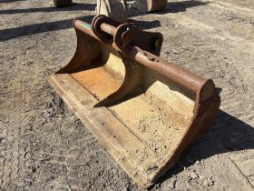 Image of a used Bucket 80mm Pin (18 - 26 Ton Excavator) 84 Inch