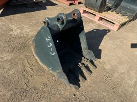 Image of a used Hyundai 35mm Pin Digging Bucket 19 INCH