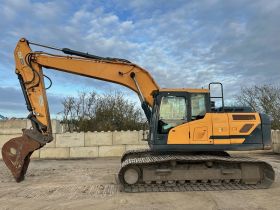 Image of a used Hyundai HX220L