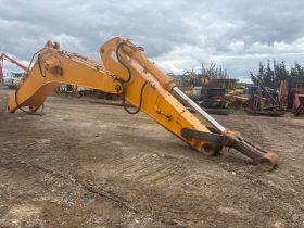 Image of a used Hyundai Boom and stick for R800 excavator