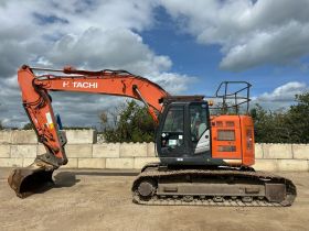 Image of a used Hitachi ZX225USLC-6